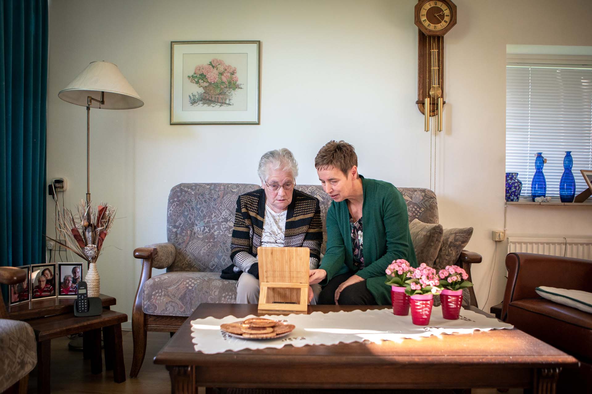 “Eerst maar eens een potje patiencen, bingo-en of muziek luisteren”